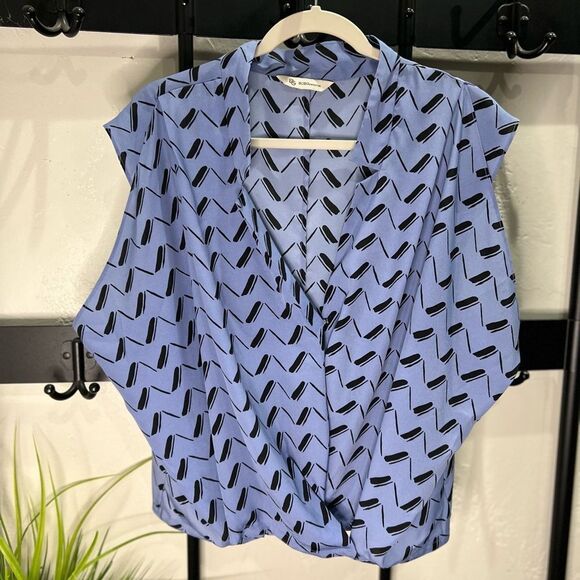 BCBG Bleach Blue Wrap Blouse Size Large - Picture 16 of 16
